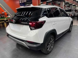 Toyota Yaris L X 3