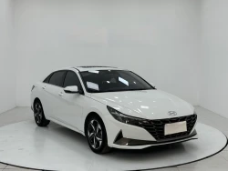 Hyundai Elantra 4