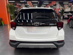 Toyota Yaris L X 7