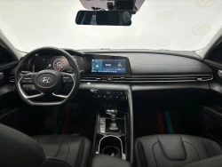 Hyundai Elantra 5