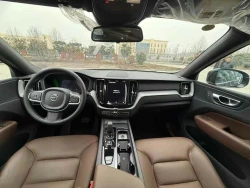 Volvo XC60 B5 Luxury Edition 2