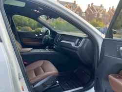​Volvo XC60 0