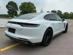 P​orsche Panamera 2