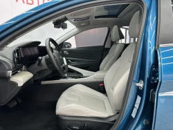 Hyundai Elantra 4