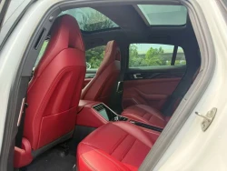 P​orsche Panamera 4