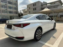 Lexus ES 200 Luxury Edition 8