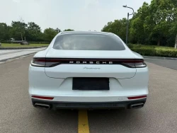 P​orsche Panamera 0