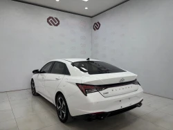 Hyundai Elantra 4