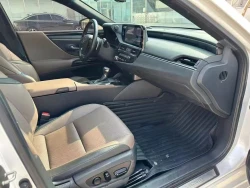 Lexus ES 200 Luxury Edition 2