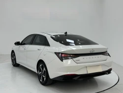 Hyundai Elantra 1