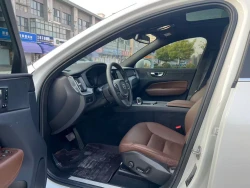 ​Volvo XC60 2