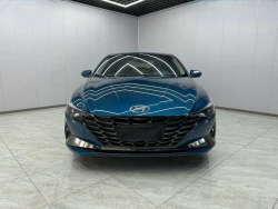 Hyundai Elantra 1