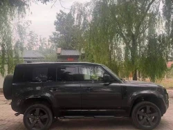 Land Rover Defender 5